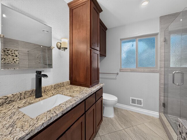 Building Photo - Gorgeous Single Level Home with Pool in Alamo Available Now!
