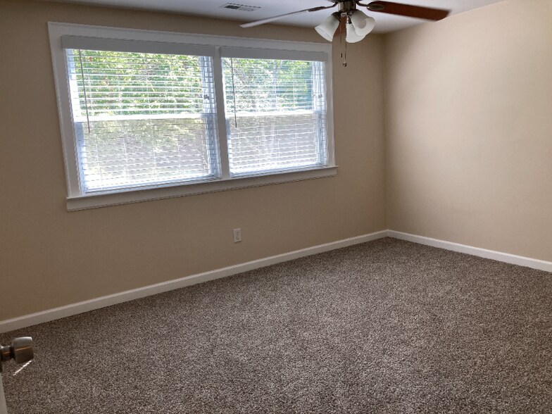 Building Photo - 309 Blade St