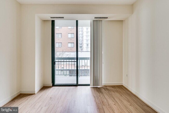 Building Photo - 955 26th St NW