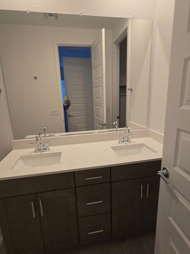 Building Photo - Newly built 3bed 2 bath townhome in mesa