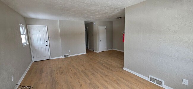 Building Photo - 2 bedroom renovated apartment in Norristown
