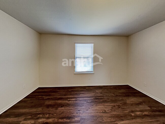 Building Photo - 7822 Creekshore Cove