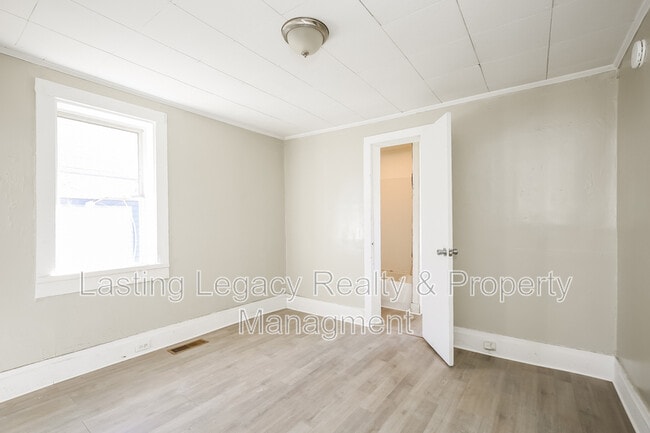 Building Photo - 438 24th St NW