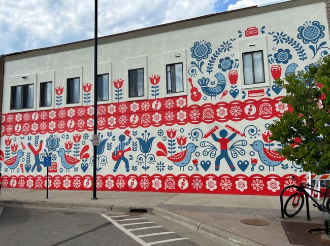 Building Photo - 215 1/2 Main Ave S