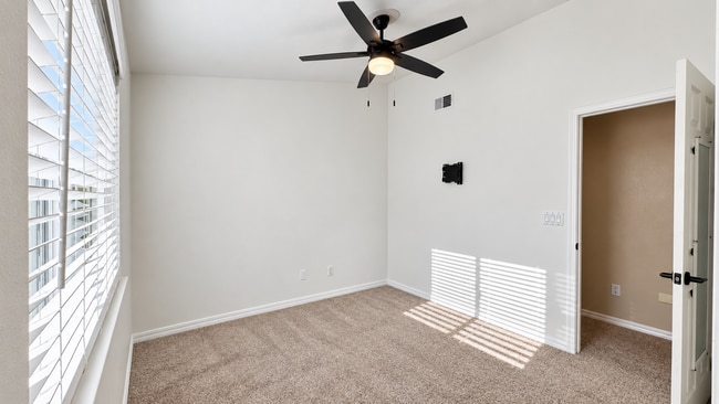 Building Photo - 3878 Loch Lomand Way