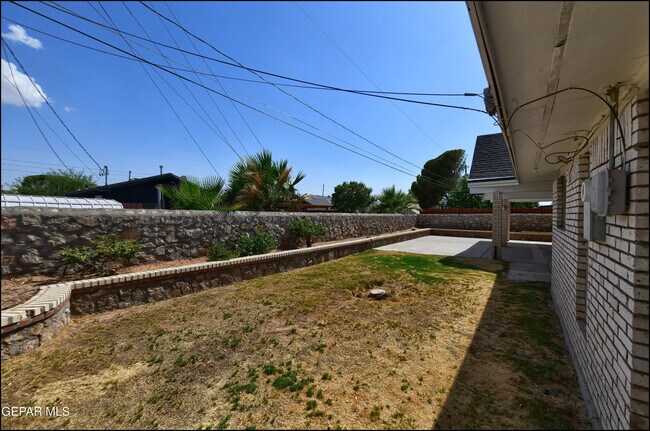 Building Photo - 8400 Parkland Dr