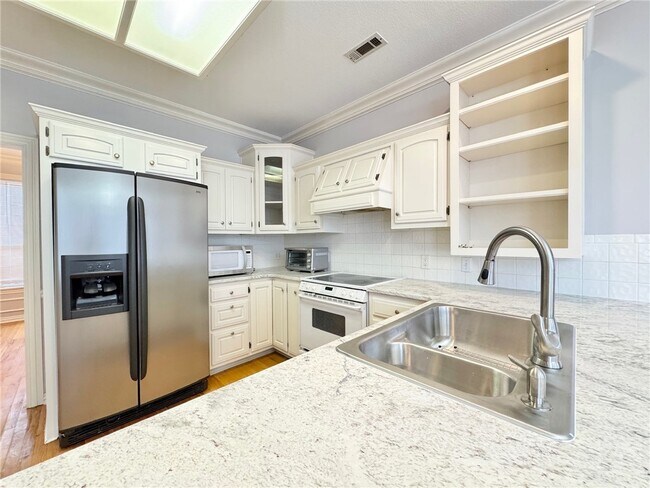 Building Photo - 3834 E Chadwick Dr