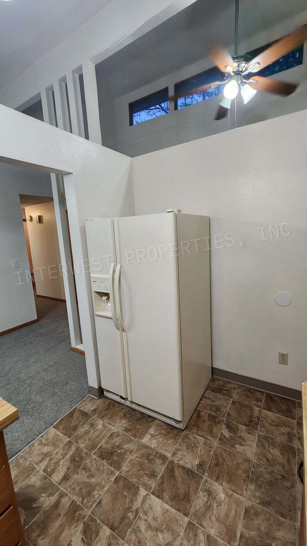 Building Photo - *1/2 OFF 1ST MONTH'S RENT* 3 Bed 2 Bath Beaverton Home with big backyard, storage shed, A/C and f...