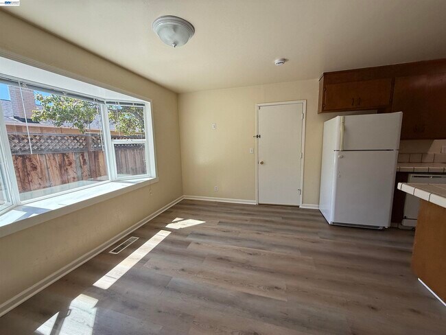 Building Photo - 1420 Primrose Way