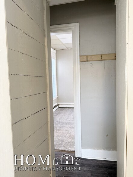 Building Photo - 229 Center St