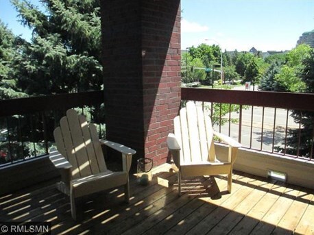 Private patio - 7540 Edinborough Way
