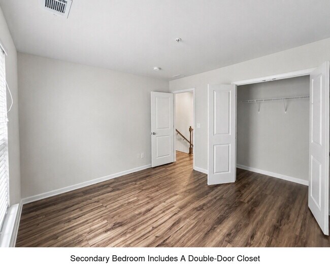 Building Photo - Move-In Ready Townhome in Coveted Castleberry Village Neighborhood