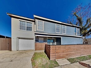Building Photo - 403 E Standifer St