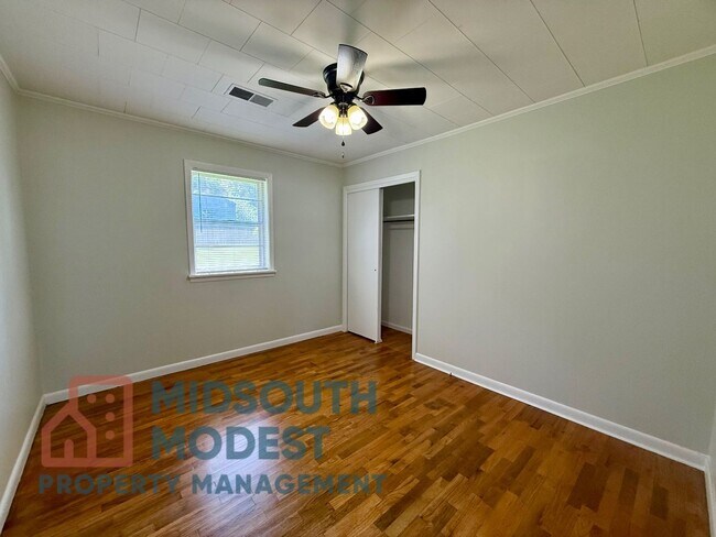 Building Photo - Welcome to this 3 Bedroom/1 Bathroom Home in Paragould AR - $1,200/month