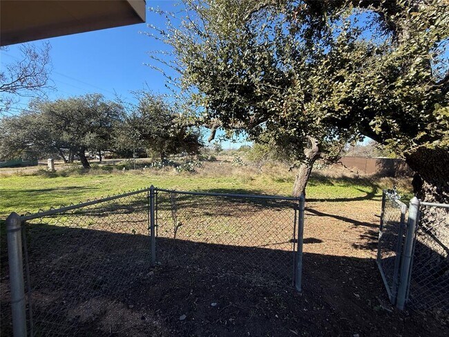 Building Photo - 176 W Sweetbriar Dr