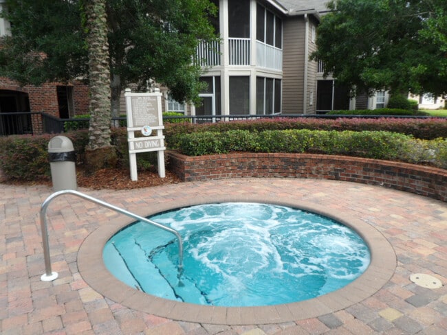 Building Photo - 1/1 lake and pool view with 1 car detached...