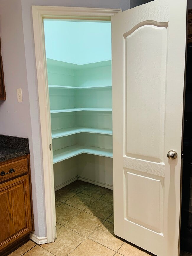 Building Photo - 1613 Makayla Ln