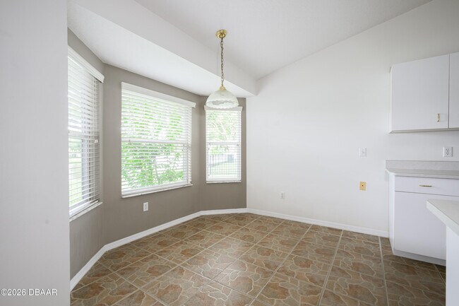 Building Photo - 1712 Arash Cir