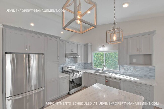 Building Photo - 9814 Hibiscus Ct