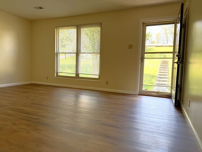 Building Photo - West Knoxville 37921 - Great Location! 3 bedroom 2.5 bath home w/bonus room - Call Adam Sharp (86...