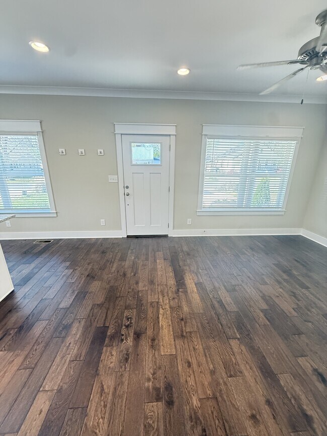 Building Photo - 1112 Phillips St SW