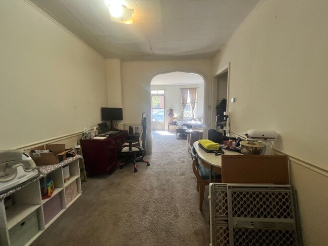 Building Photo - 2-bedroom, 1.5-bathroom home located in th...