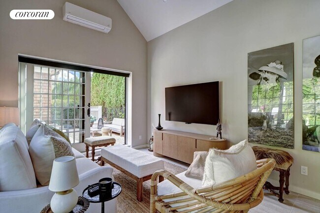 Building Photo - 95 Fordham Rd