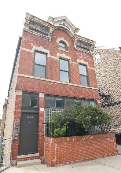 Primary Photo - 856 N May St