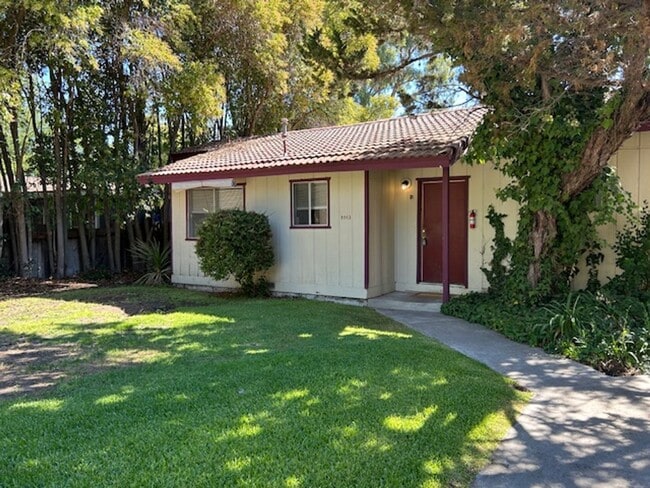 Primary Photo - Large 2 bedroom 1.5 Bath Westside Duplex (...