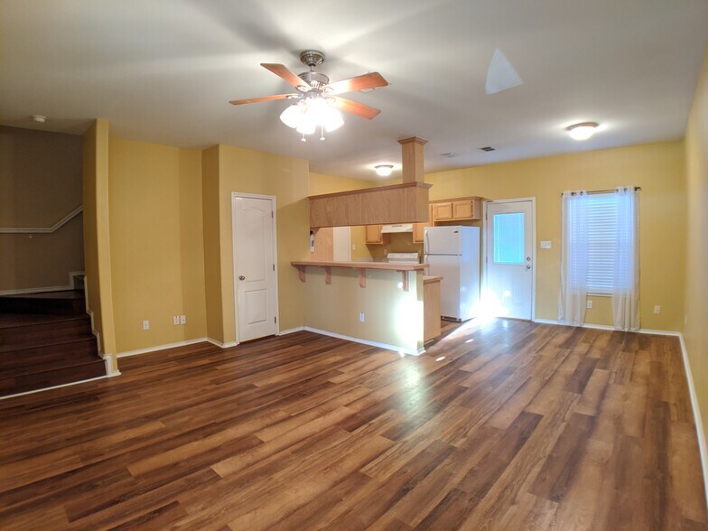Building Photo - 808 W Arroyo Park Ln
