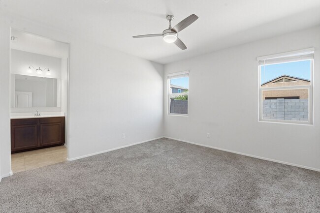 Building Photo - Stylish 3BR Home with Granite Counters + Community Parks & Splash Pads