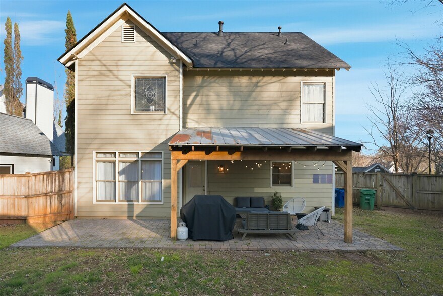 Building Photo - 2555 Hazel Dr SE