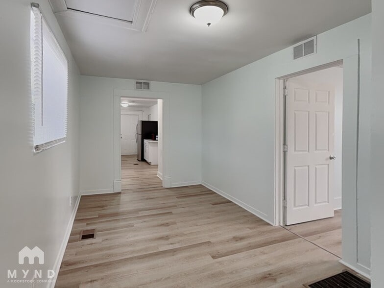 Building Photo - 2184 W 45th St