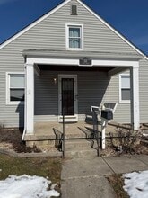 Building Photo - 168 Main St