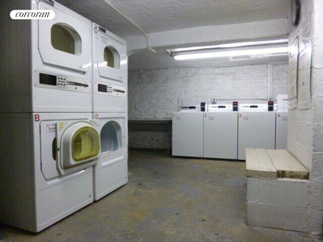 Building Photo - 430 E 85th St