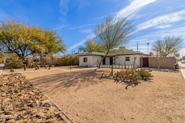 Building Photo - 1743 W Verde Ln