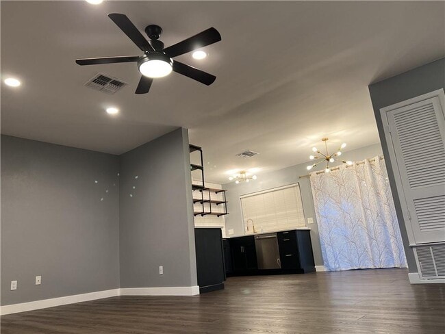 Building Photo - 7004 Colony Park Dr