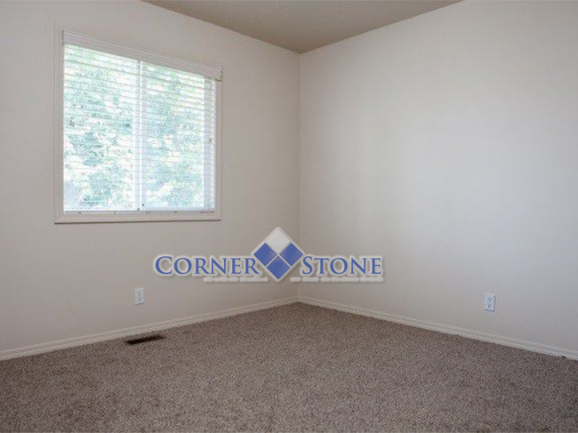 Building Photo - 12128 W Emerson Dr