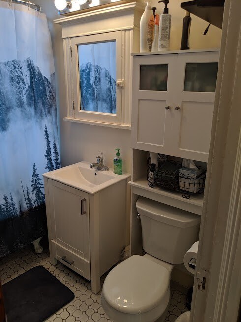 Building Photo - Light and Bright West Wrigleyville/Roscoe Village