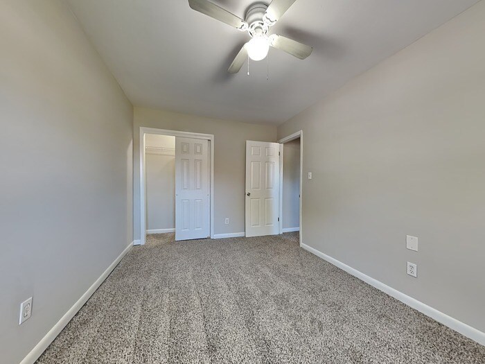 Building Photo - 657 Shore Dr