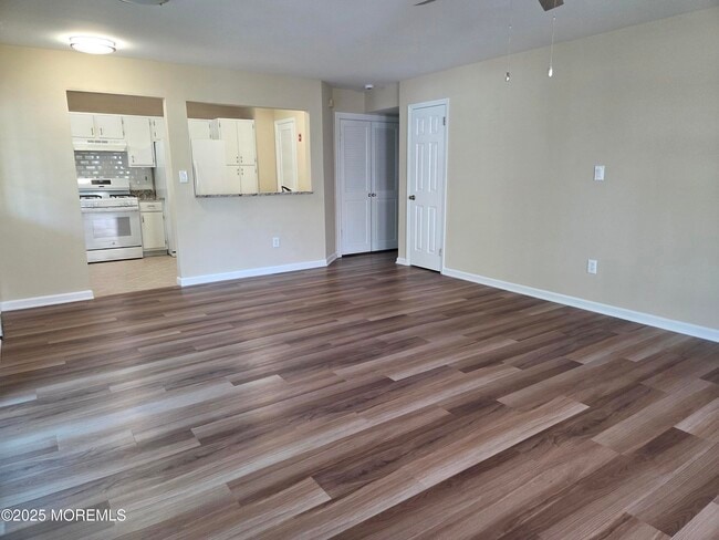 Building Photo - 277 Tulip Ln