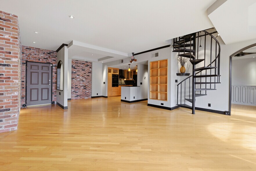 Building Photo - 14960 Dickens St