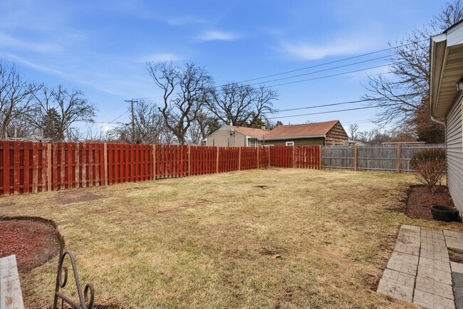 Building Photo - 916 Barthelme Ave