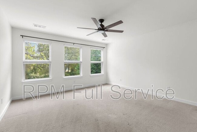 Building Photo - 537 Eastboro Dr