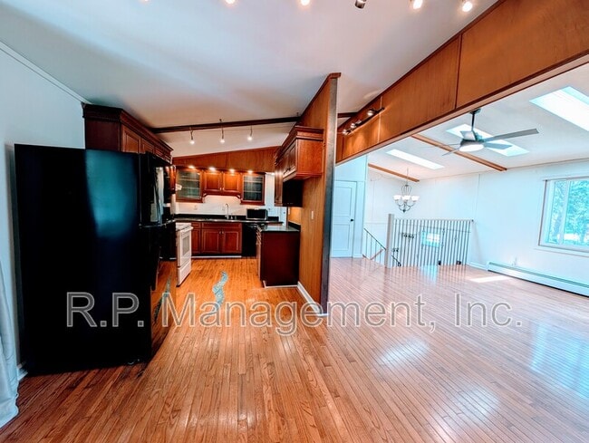 Building Photo - 26745 Freeport Ave