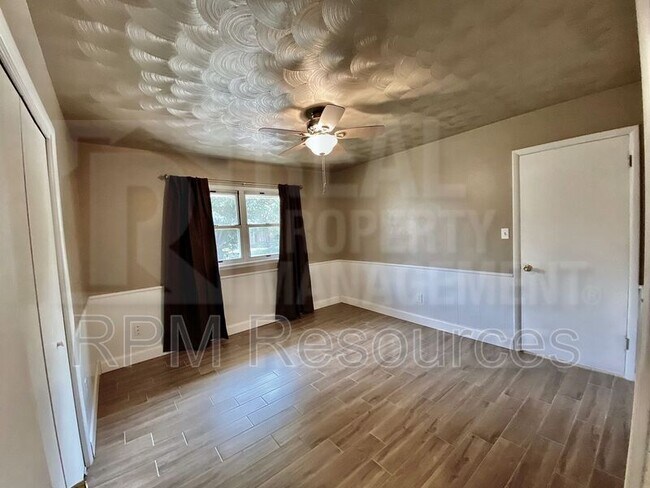 Building Photo - 3024 SW 66th St