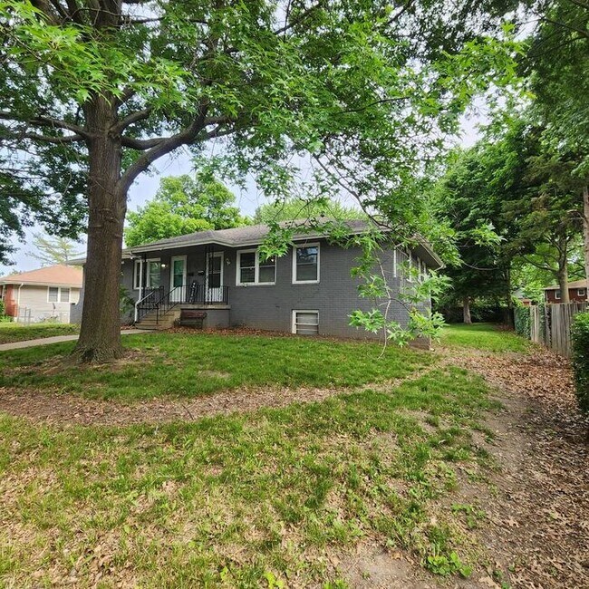 3 Bedroom / 2 Bathroom Duplex Home in Blue... 814 NW Mock Ave Blue