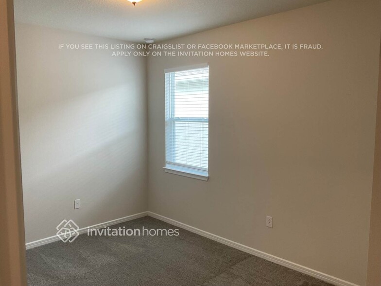 Building Photo - 2470 Southlawn Ln