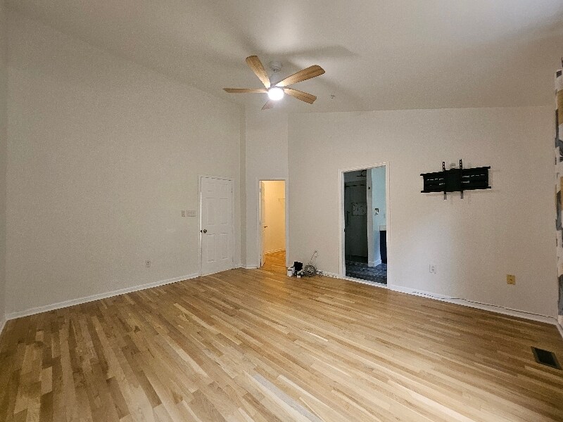Building Photo - 113 Longpoint Way