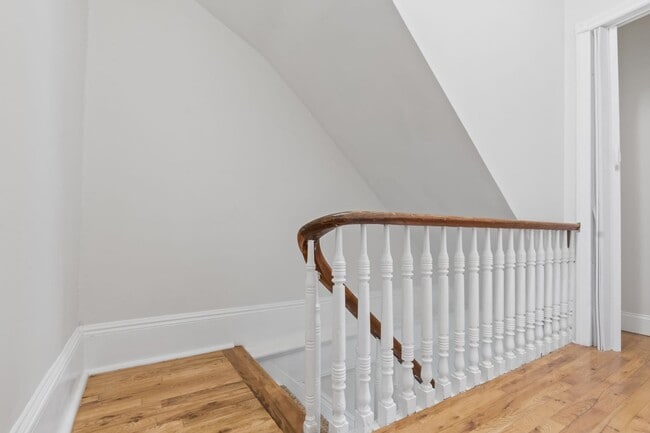 Building Photo - 20 Linden Ct